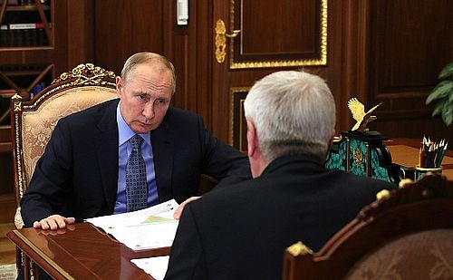 Владимир Путин и Юрий Чиханчин. Фото с сайта Кремля